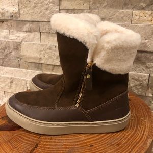 Cougar Zip Up Bootie